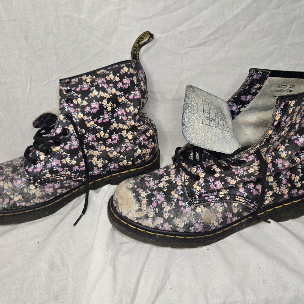 Dr. Martens 1460 Black with Floral Boots US Ladies Size 10 Women's - Picture 2 of 5